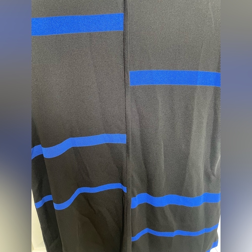Exclusively Misook Black Blue Stripe Knit Blouse Short Sleeve V-Neck Top Size M - Picture 5 of 9